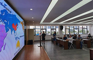 集萃（昆山）工业升级增进中心携电子科技大学专家赴腾博汇游戏官方网站光电开展产学研对接